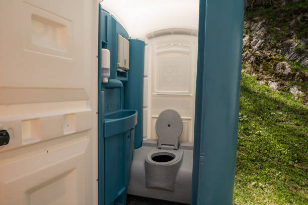 Best Standard Portable Toilet Rental  in Deltona, FL